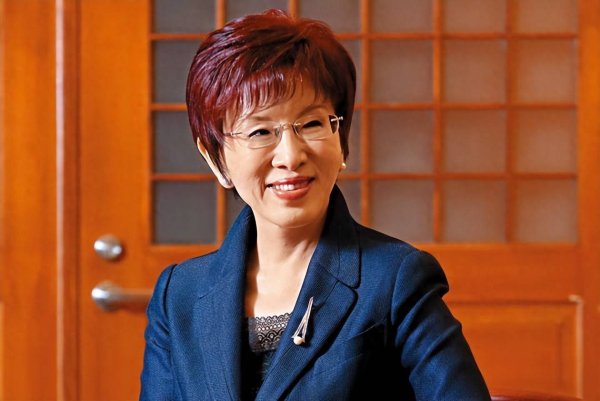 盤(pán)盤(pán)贏 洪秀柱給鄭麗文兩岸建議：沒(méi)那么復(fù)雜，未來(lái)謀求統(tǒng)一